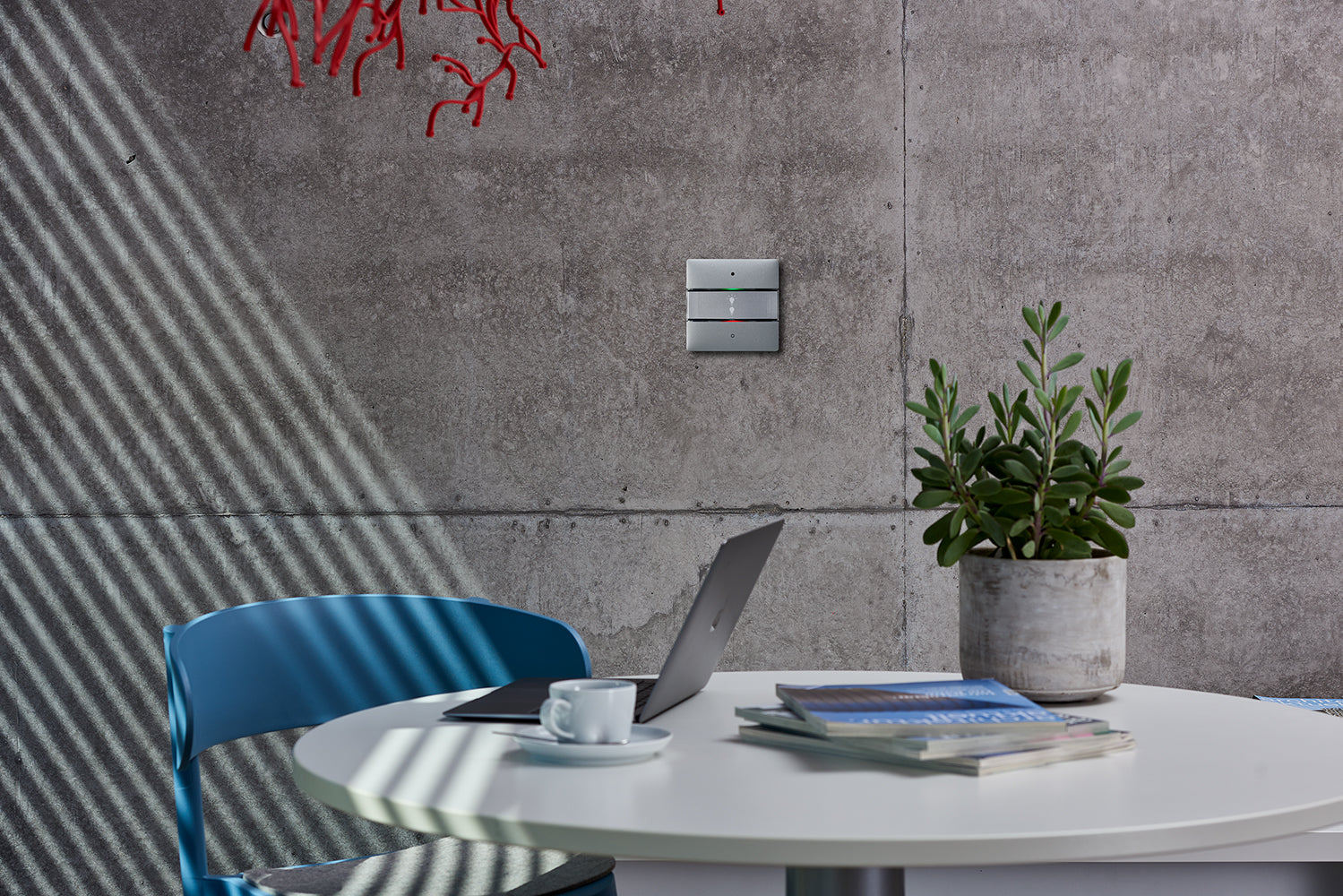 THEBEN KNX-Tastsensor mit 2 Tasten und 2 Status-LEDs, integrierter Temperatursensor, KNX Data Secure, Farbe silber THEBEN KNX-Tastsensor mit 2 Tasten und 2 Status-LEDs, integrierter Temperatursensor, KNX Data Secure, Farbe silber